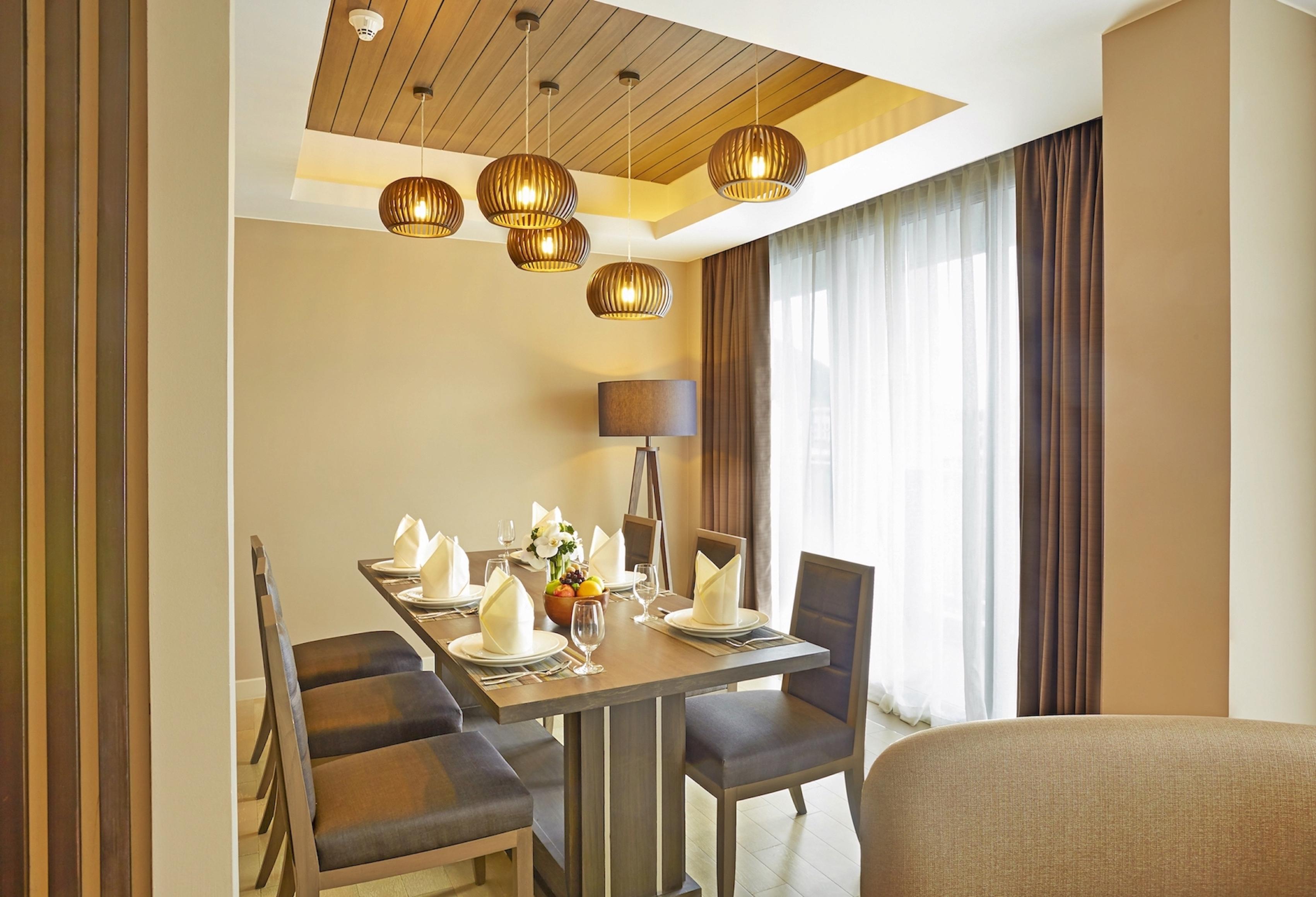 Grand Mercure Phuket Patong Exteriör bild A dining room