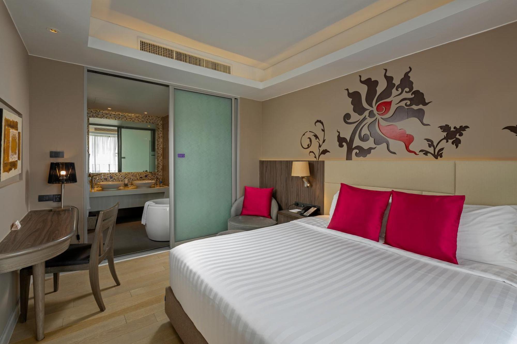 Grand Mercure Phuket Patong Exteriör bild Deluxe Room