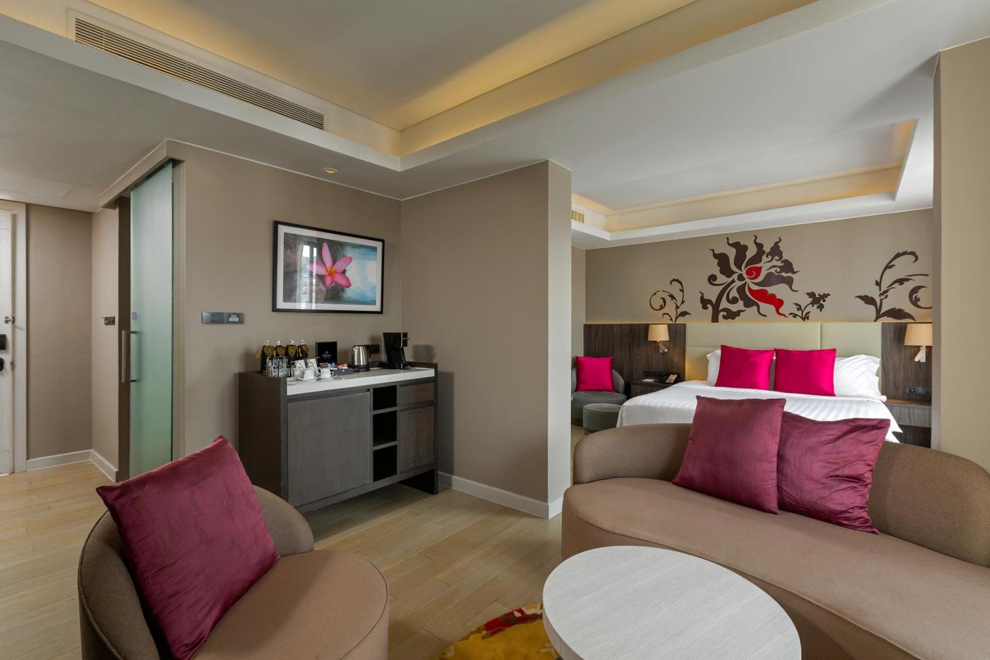 Grand Mercure Phuket Patong Exteriör bild A suite at the hotel