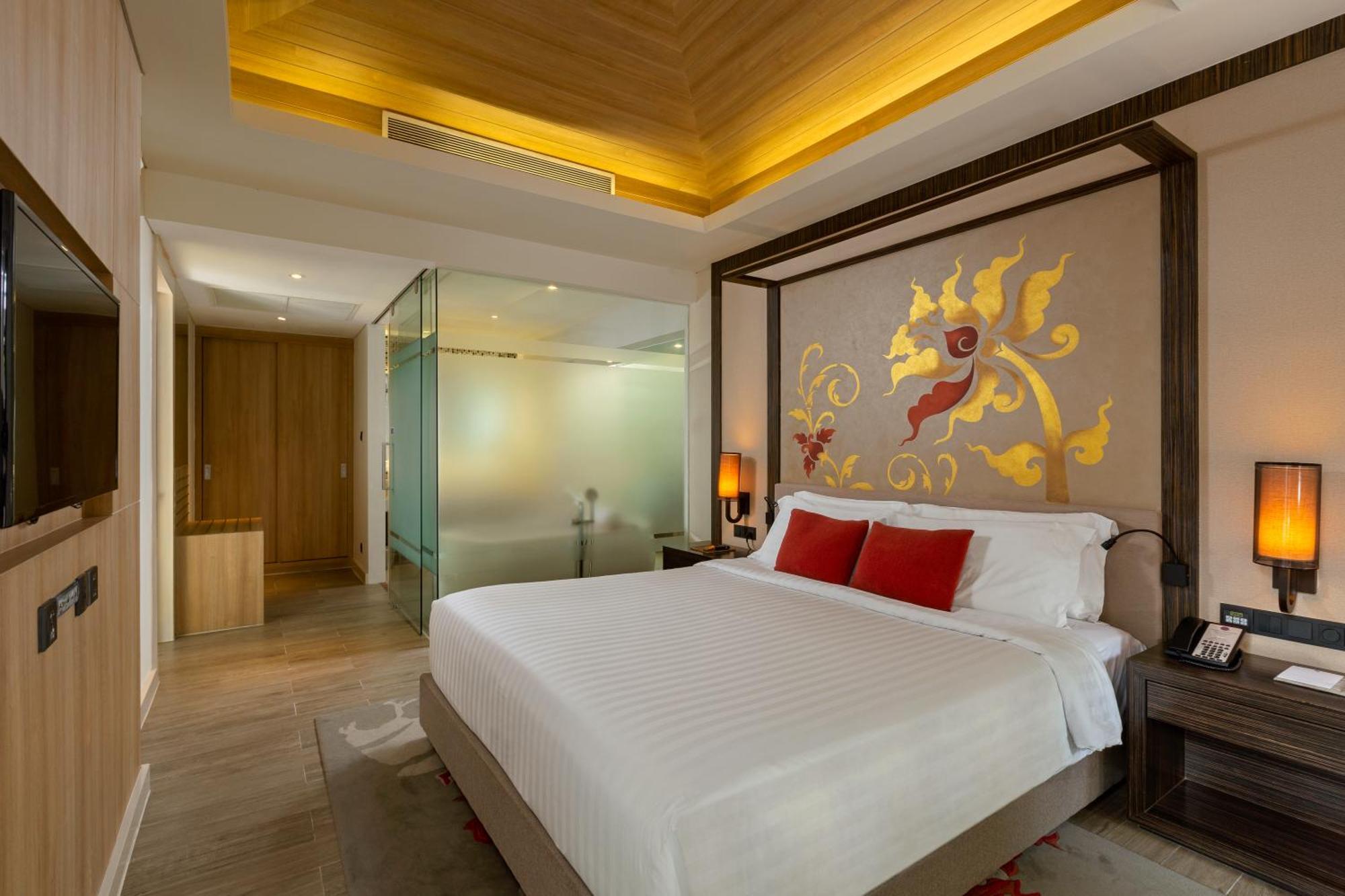 Grand Mercure Phuket Patong Exteriör bild Deluxe Ocean View
