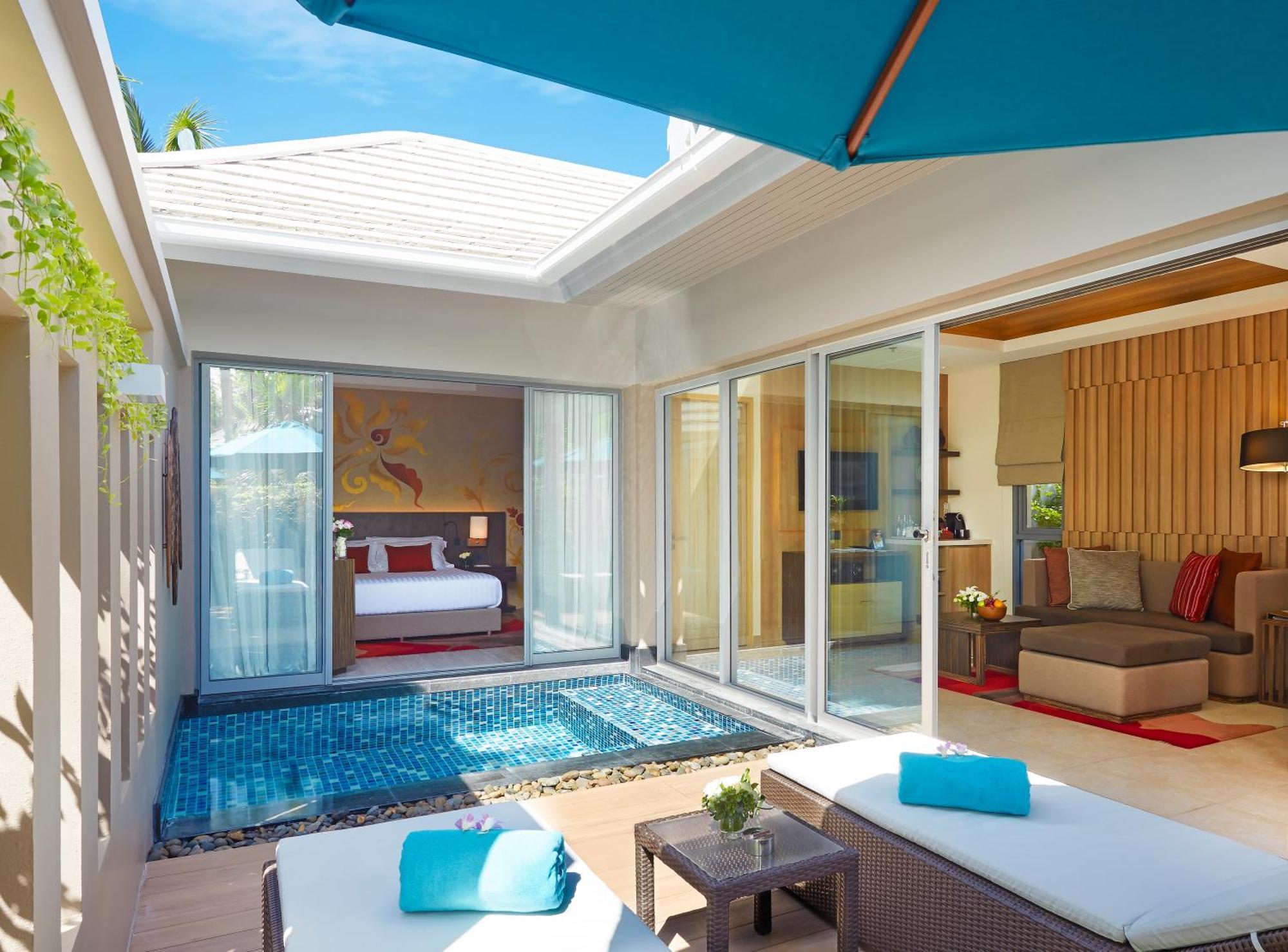 Grand Mercure Phuket Patong Exteriör bild A pool villa at Centara Karon Resort & Villas Phuket