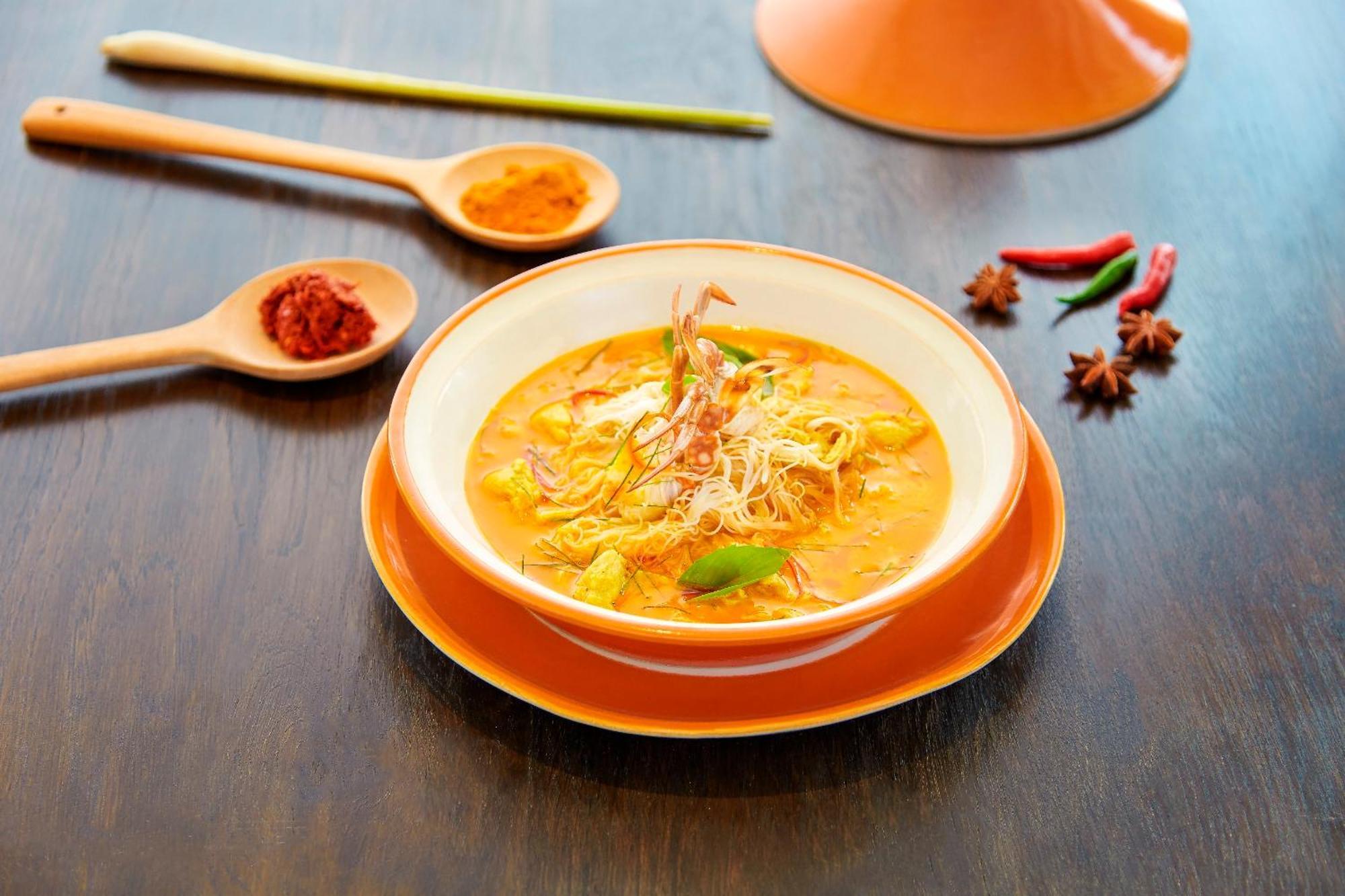 Grand Mercure Phuket Patong Exteriör bild Thai food