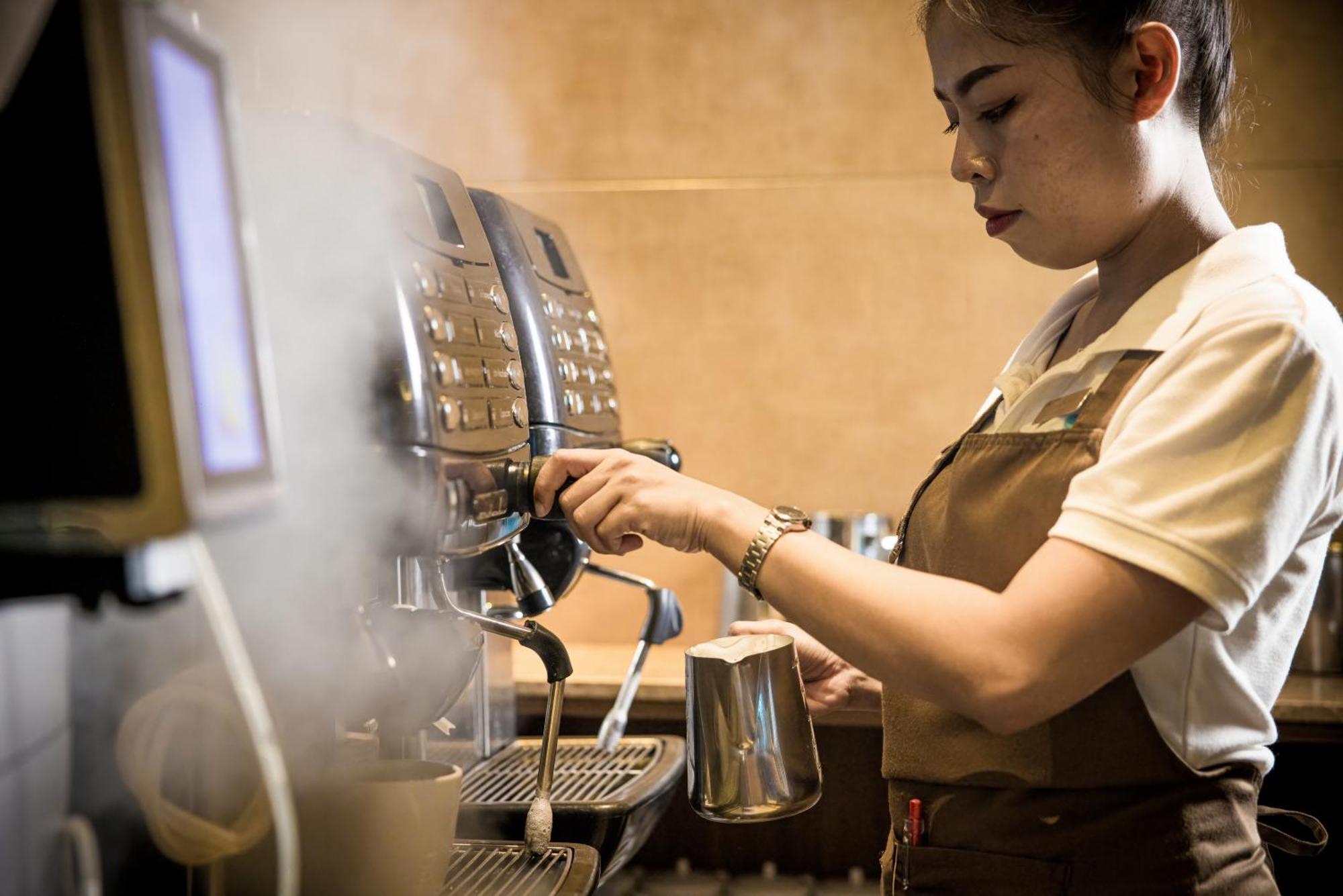 Grand Mercure Phuket Patong Exteriör bild A barista making coffee