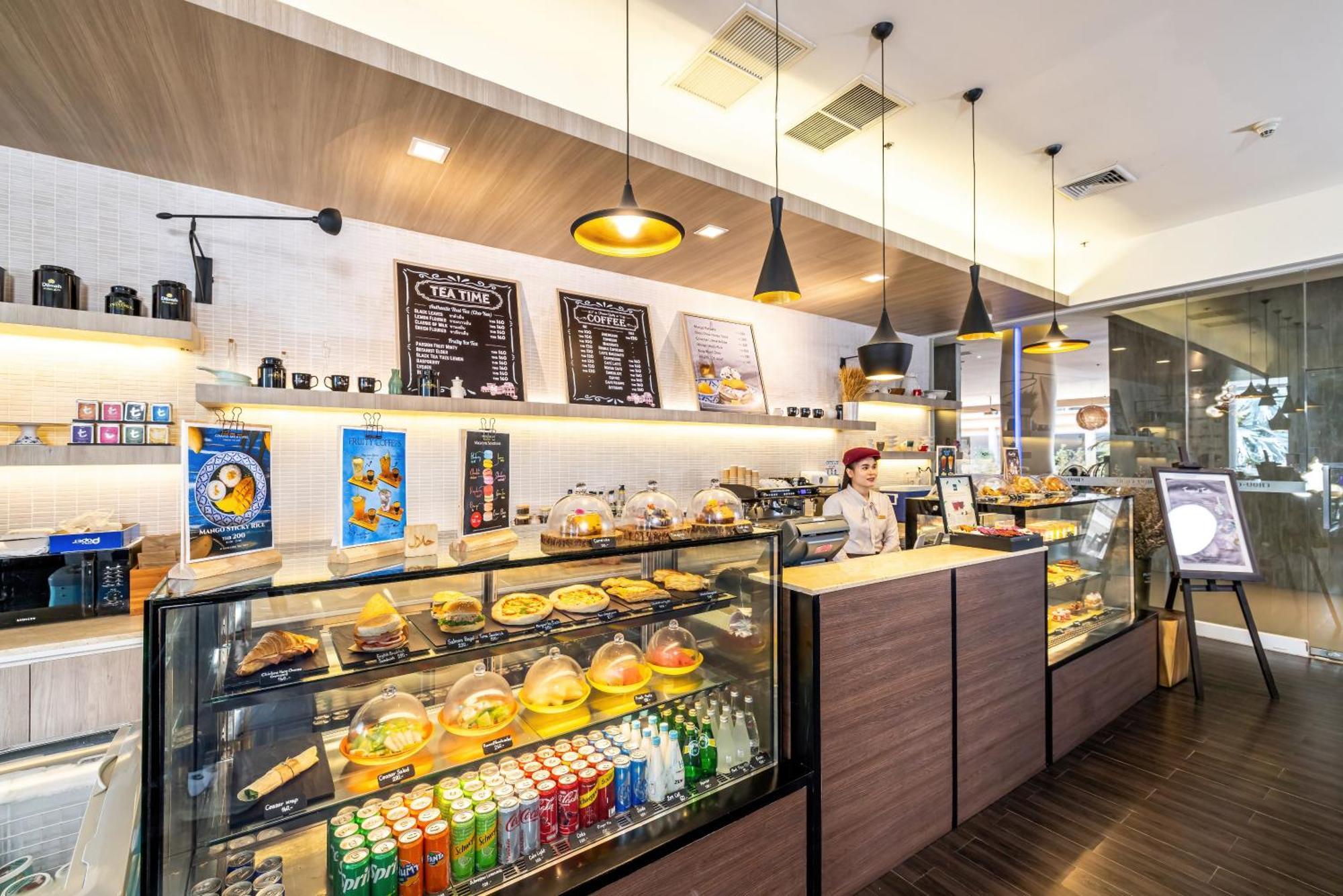 Grand Mercure Phuket Patong Exteriör bild A café in Hong Kong