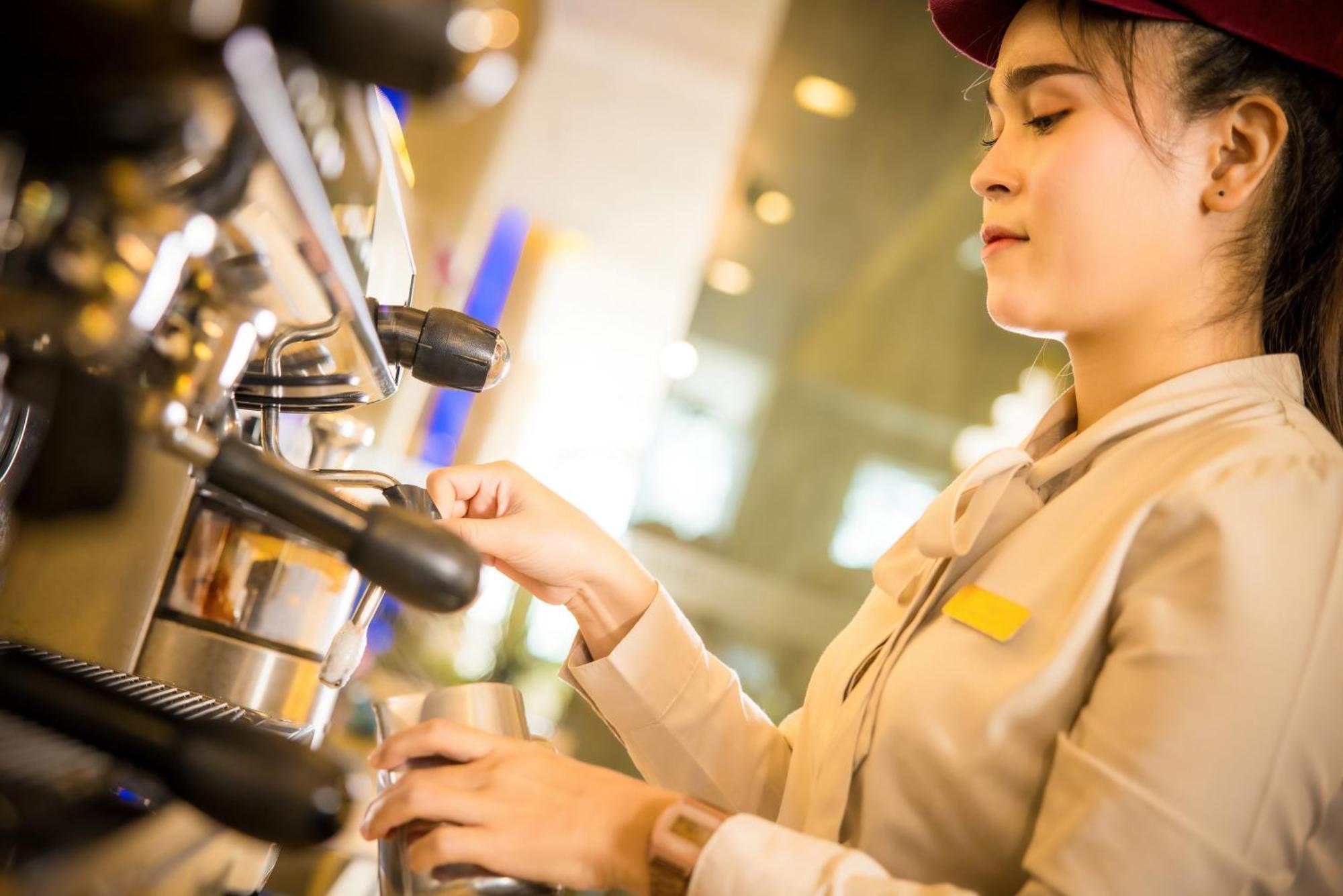 Grand Mercure Phuket Patong Exteriör bild A barista at work