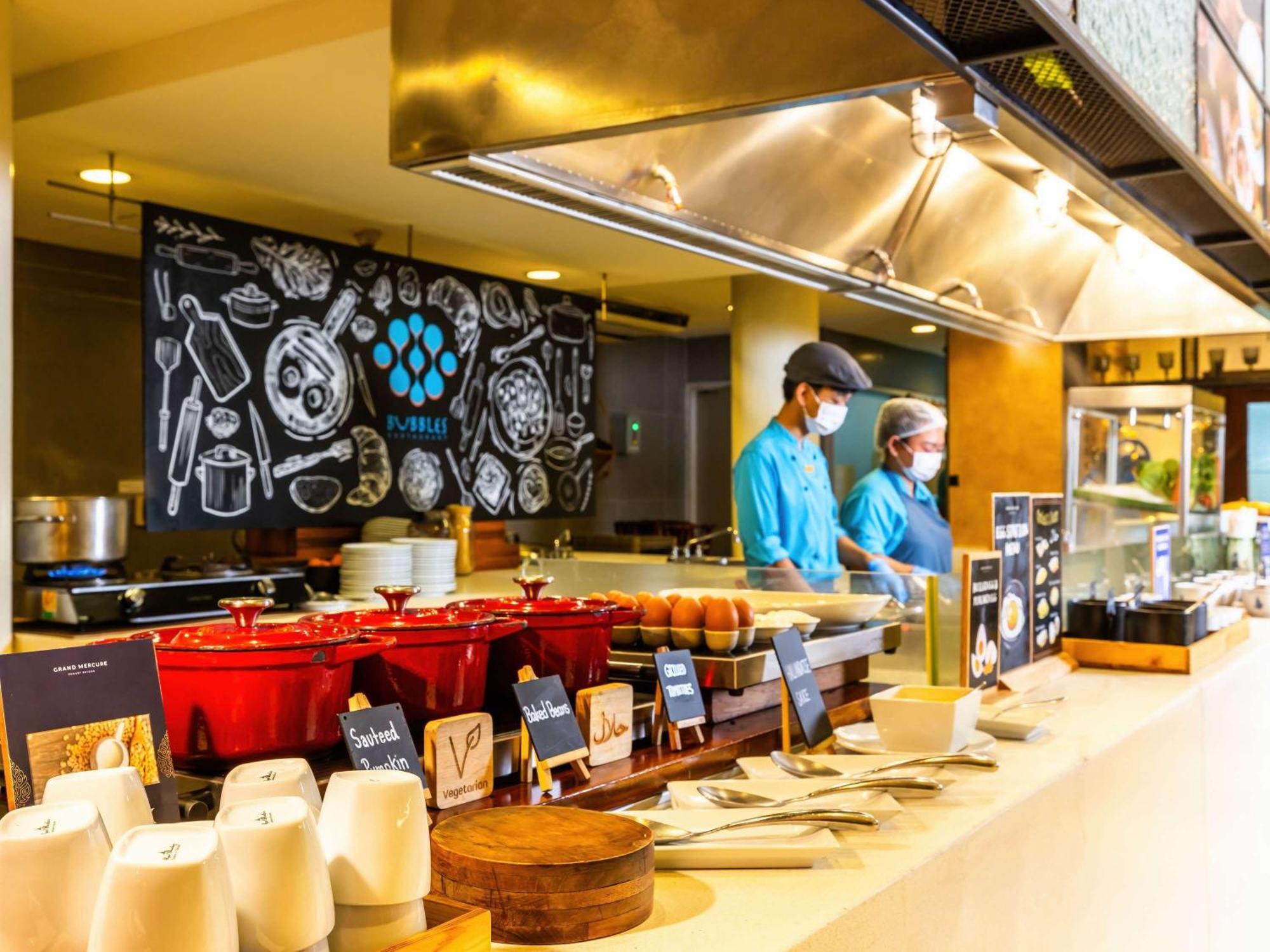 Grand Mercure Phuket Patong Exteriör bild Live Kitchen at The Park, Hyderabad