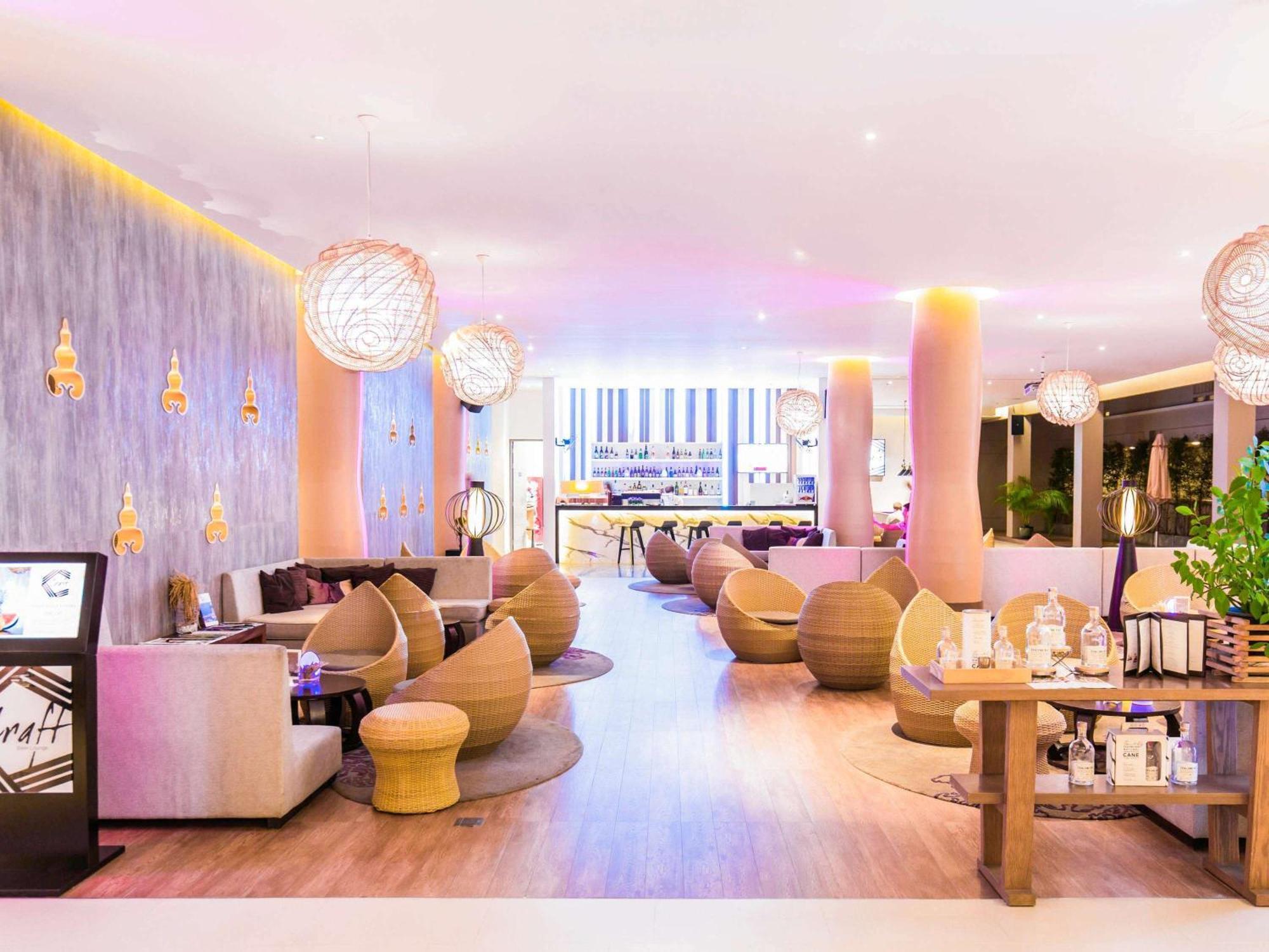 Grand Mercure Phuket Patong Exteriör bild Lobby