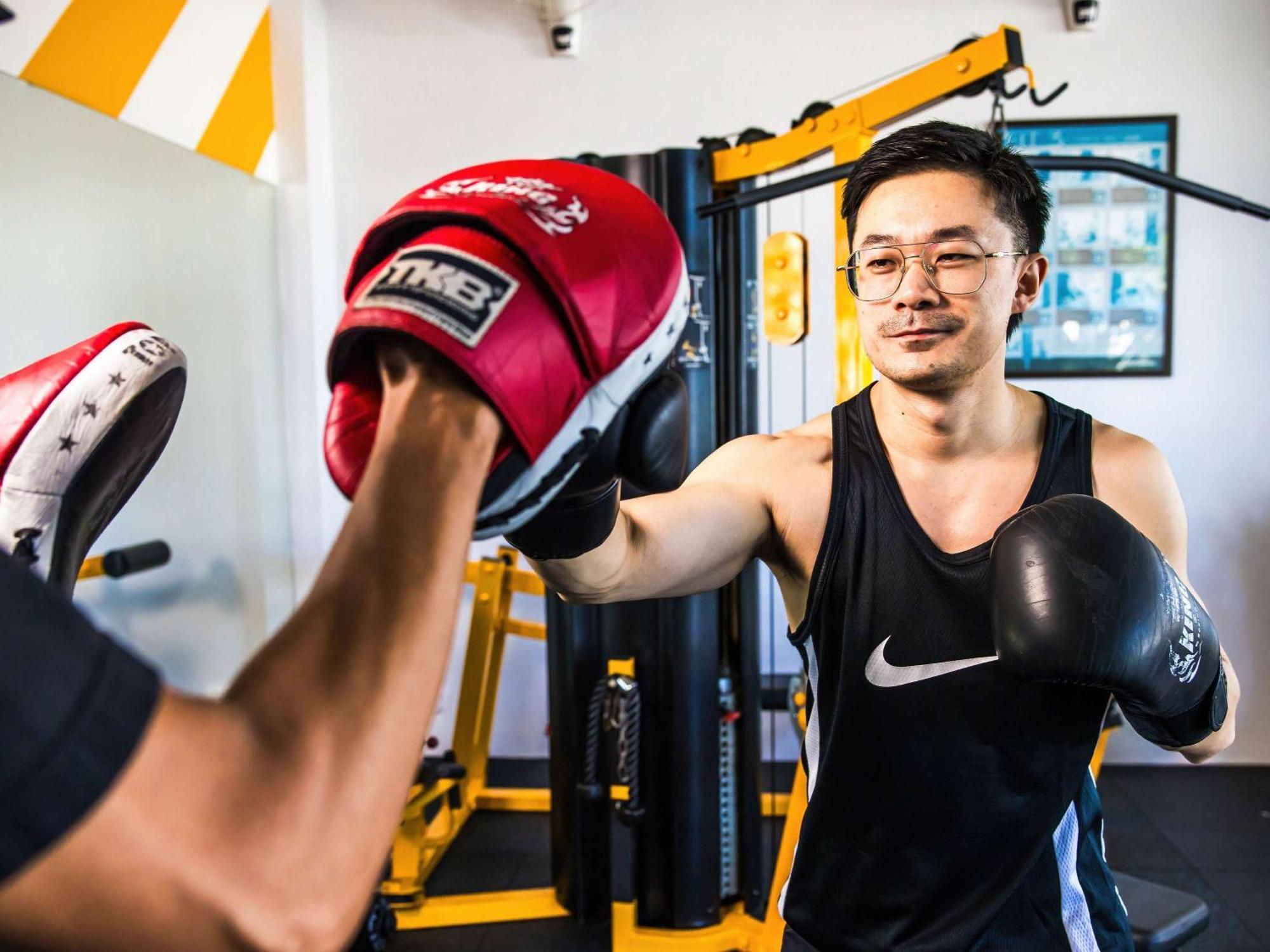 Grand Mercure Phuket Patong Exteriör bild A boxer training with a heavy bag
