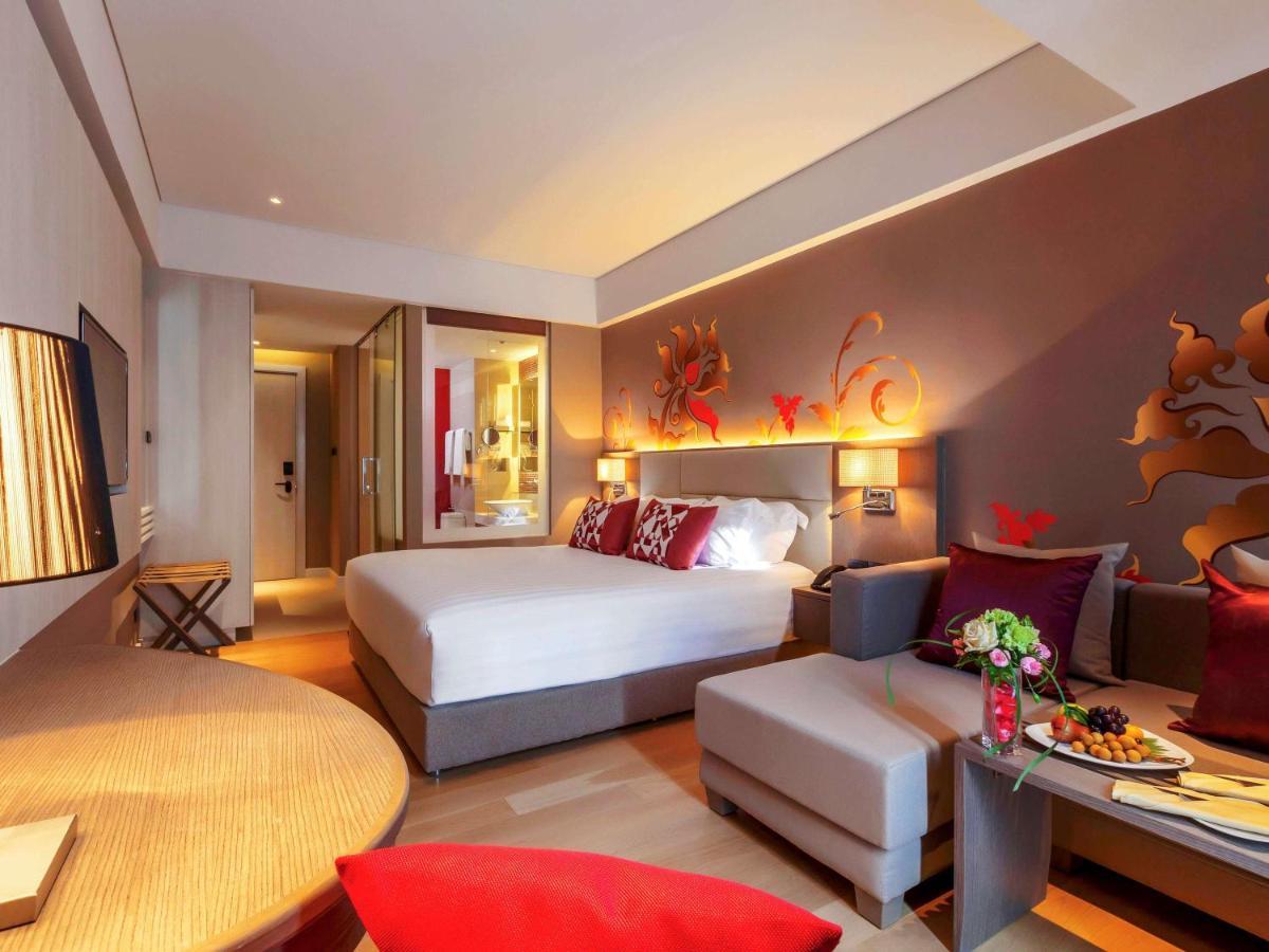 Grand Mercure Phuket Patong Exteriör bild A room at the hotel