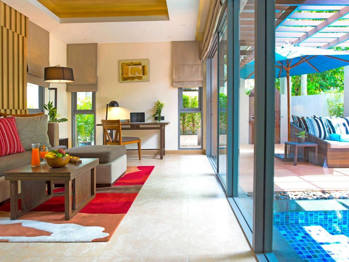 Grand Mercure Phuket Patong Exteriör bild A pool villa at the resort